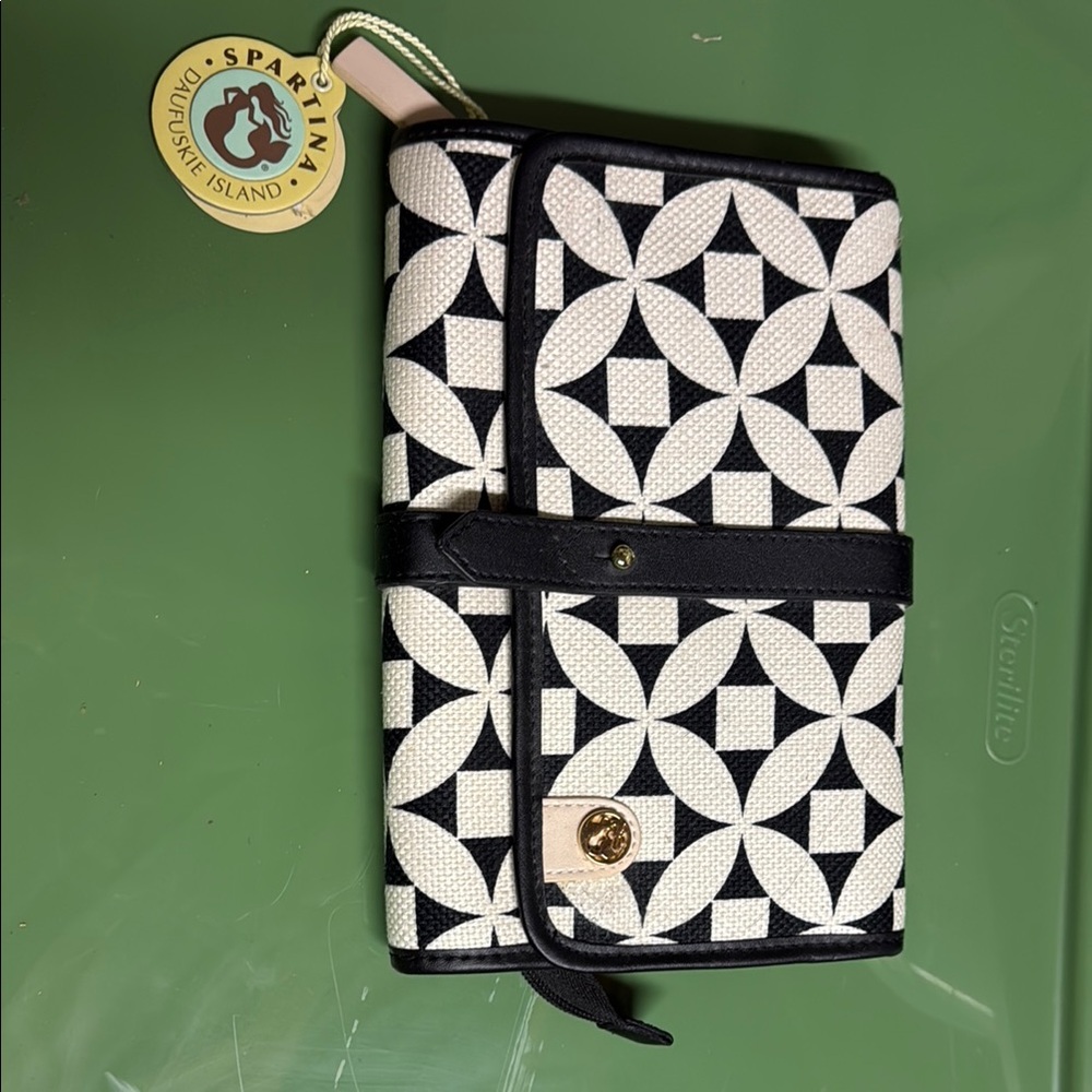Spartina 449 Black and Cream Kiawah Jewelry Clutch